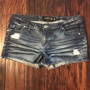 Pink studded inlay jeans shorts